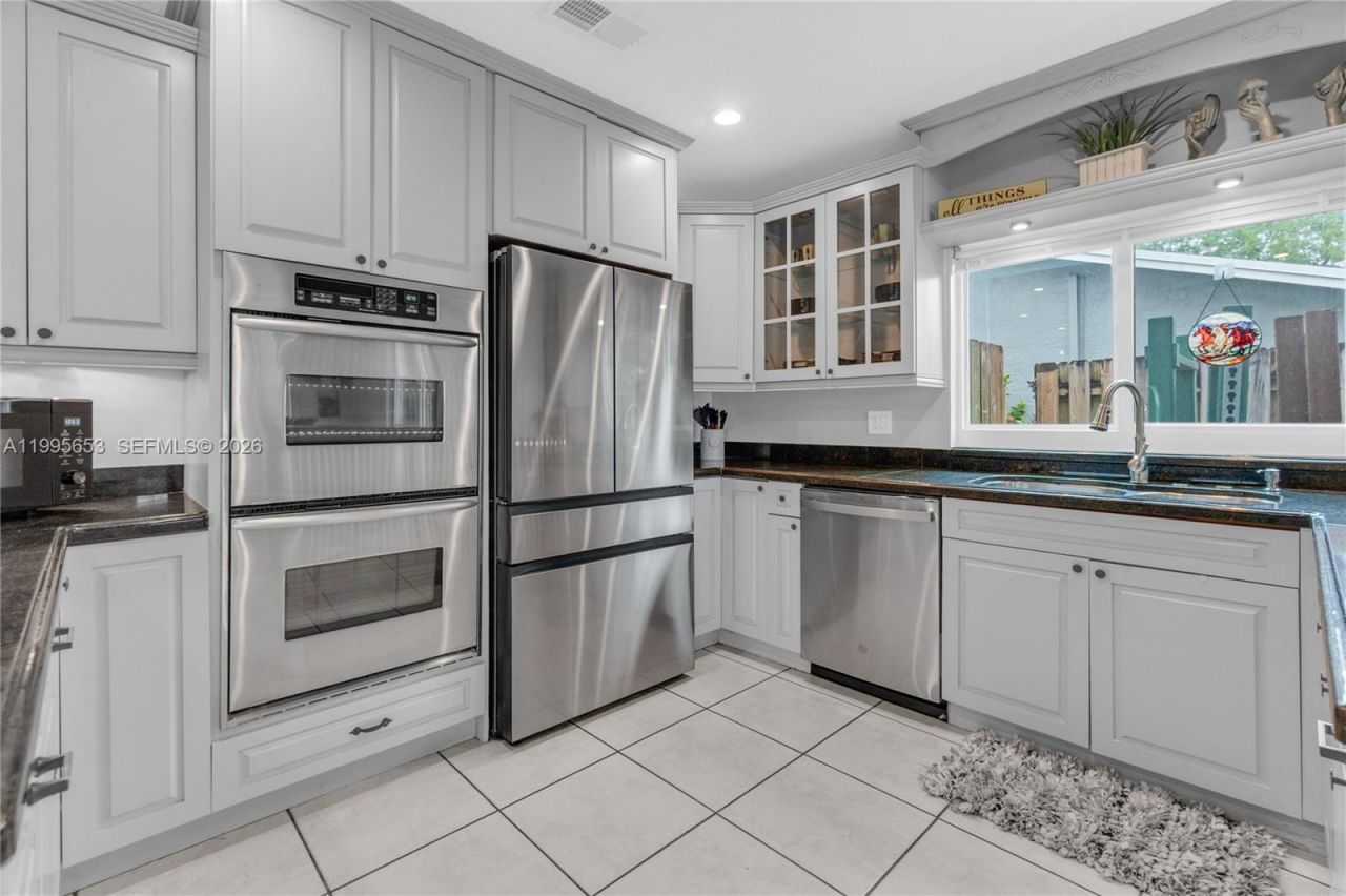 2426 NW 108th Ter , Sunrise, FL 33322 Photo