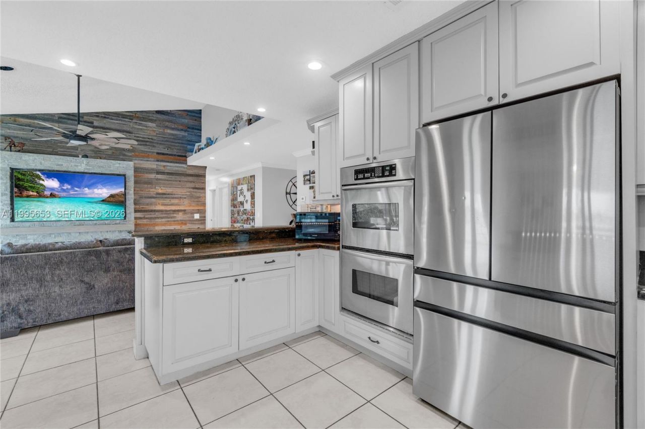 2426 NW 108th Ter , Sunrise, FL 33322 Photo