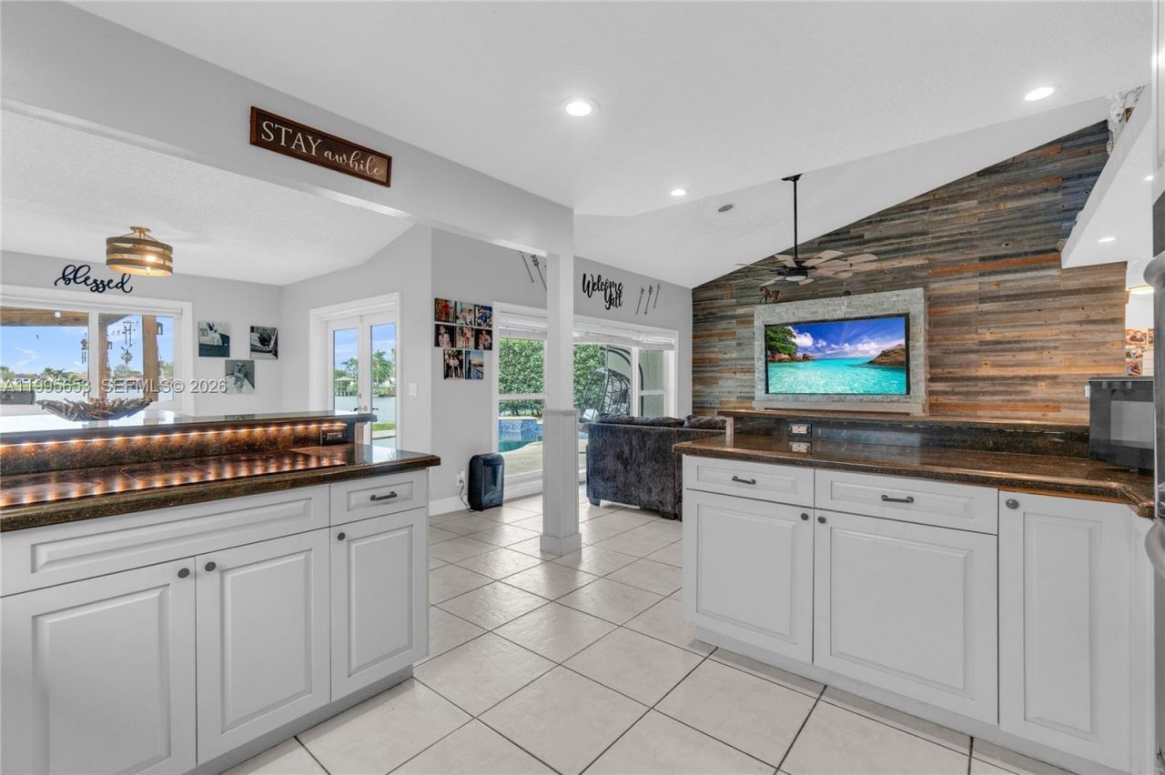 2426 NW 108th Ter , Sunrise, FL 33322 Photo