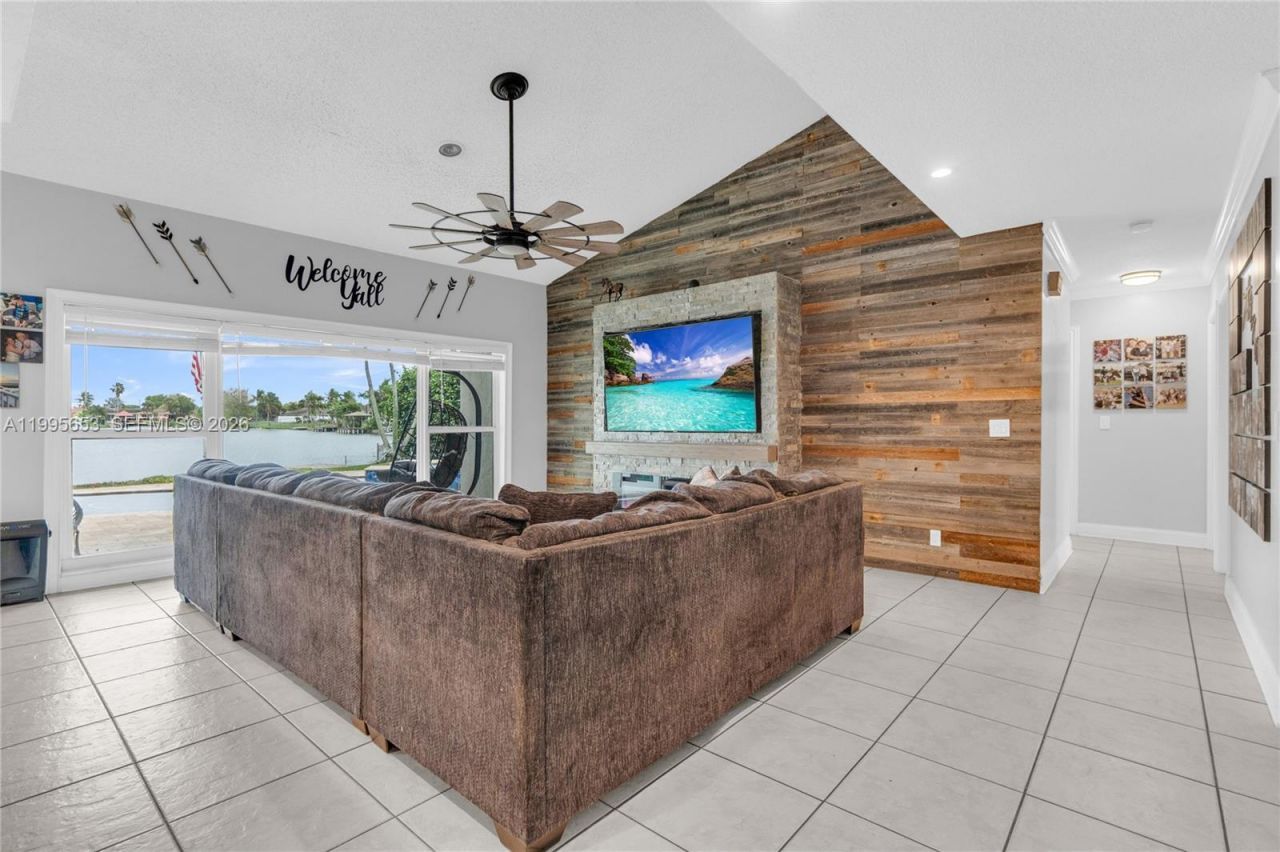 2426 NW 108th Ter , Sunrise, FL 33322 Photo