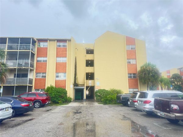 3600 NW 21st St, Unit 309, Lauderdale Lakes, FL 33311