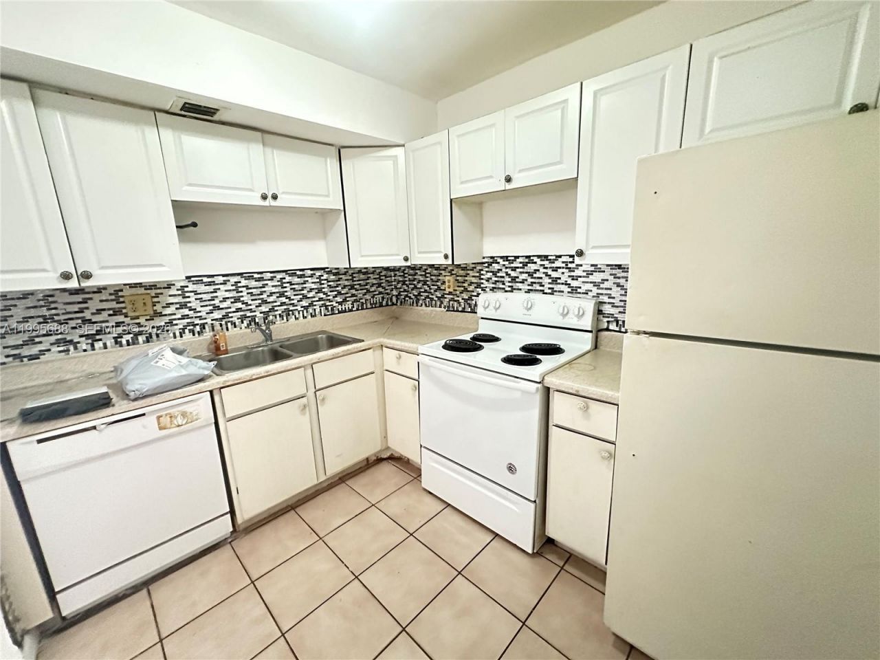 3600 NW 21st St, Unit 309, Lauderdale Lakes, FL 33311 Photo