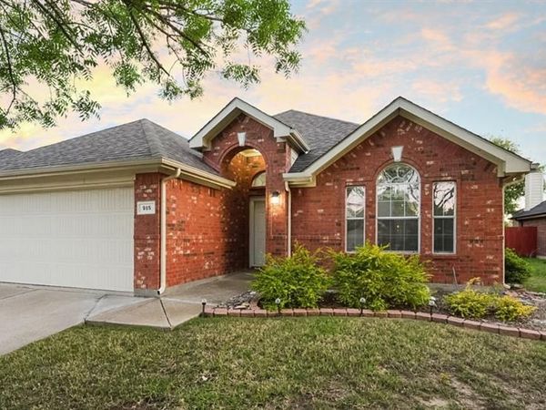 915 Seider Lane , Grand Prairie, TX 75052