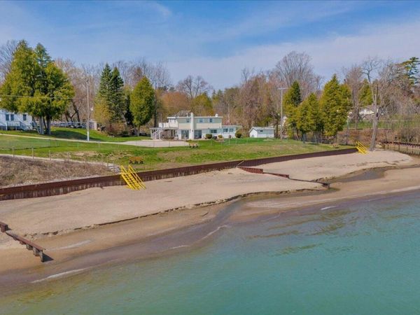 7226 Lakeview Drive, Lexington, MI 48450