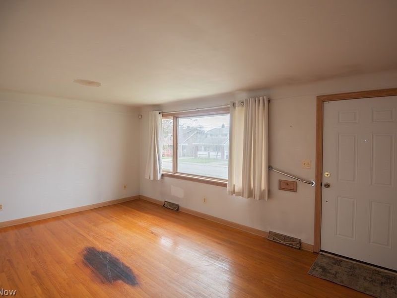 80 S Hazelwood Avenue, Youngstown, OH 44509 Photo 4