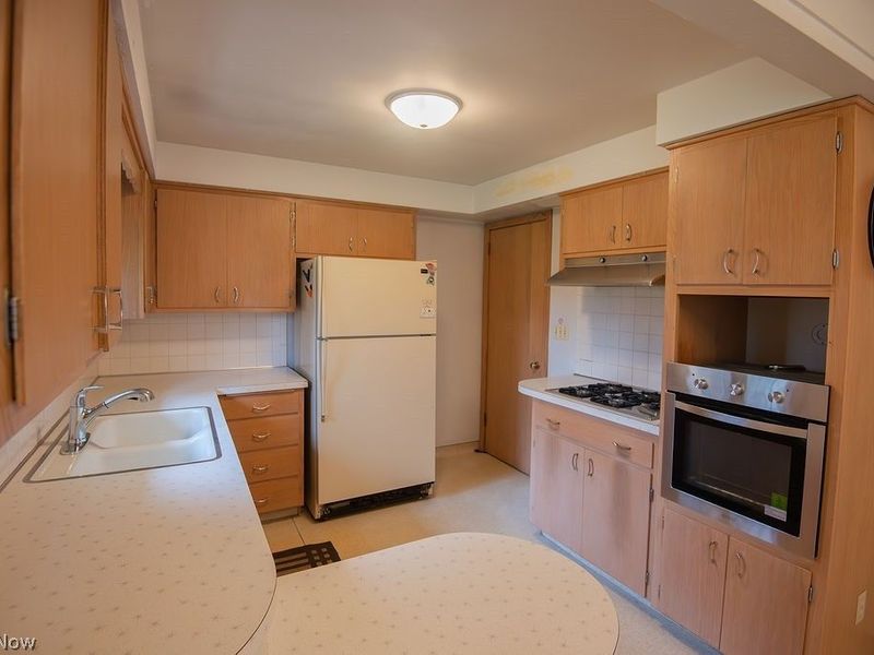 80 S Hazelwood Avenue, Youngstown, OH 44509 Photo 6