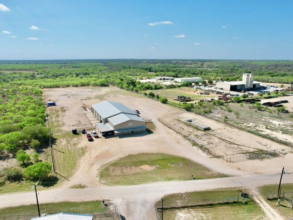 224 Zander, Pleasanton, TX 78064