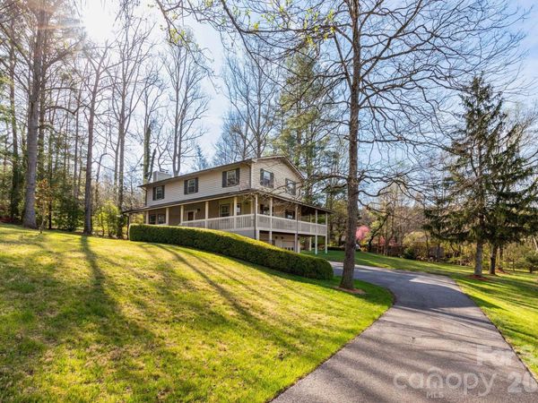 121 Churchill Downs Drive, Fairview, NC 28730