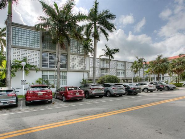 1080 99th St, Unit 321, Bay Harbor Islands, FL 33154