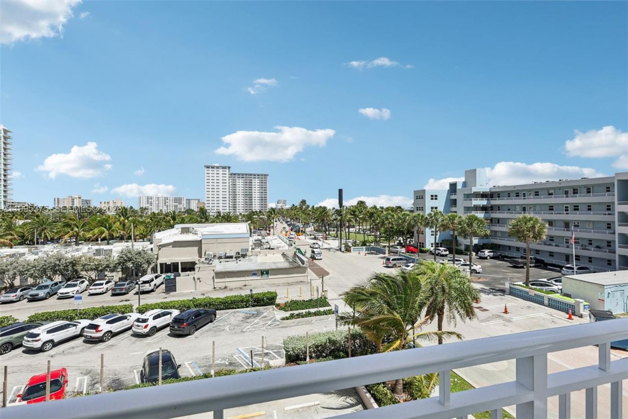 101 Briny Ave, Unit 401, Pompano Beach, FL 33062 Photo