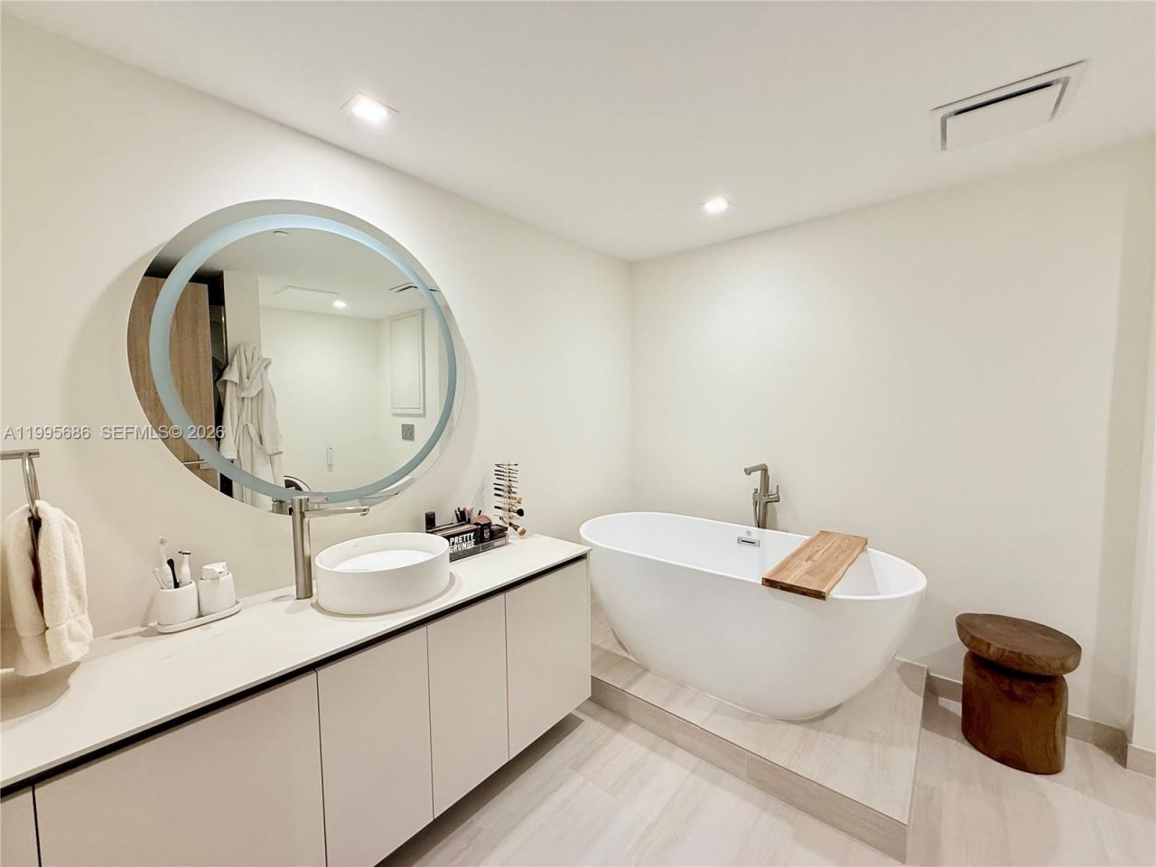 495 Brickell Ave, Unit 5106, Miami, FL 33131 Photo