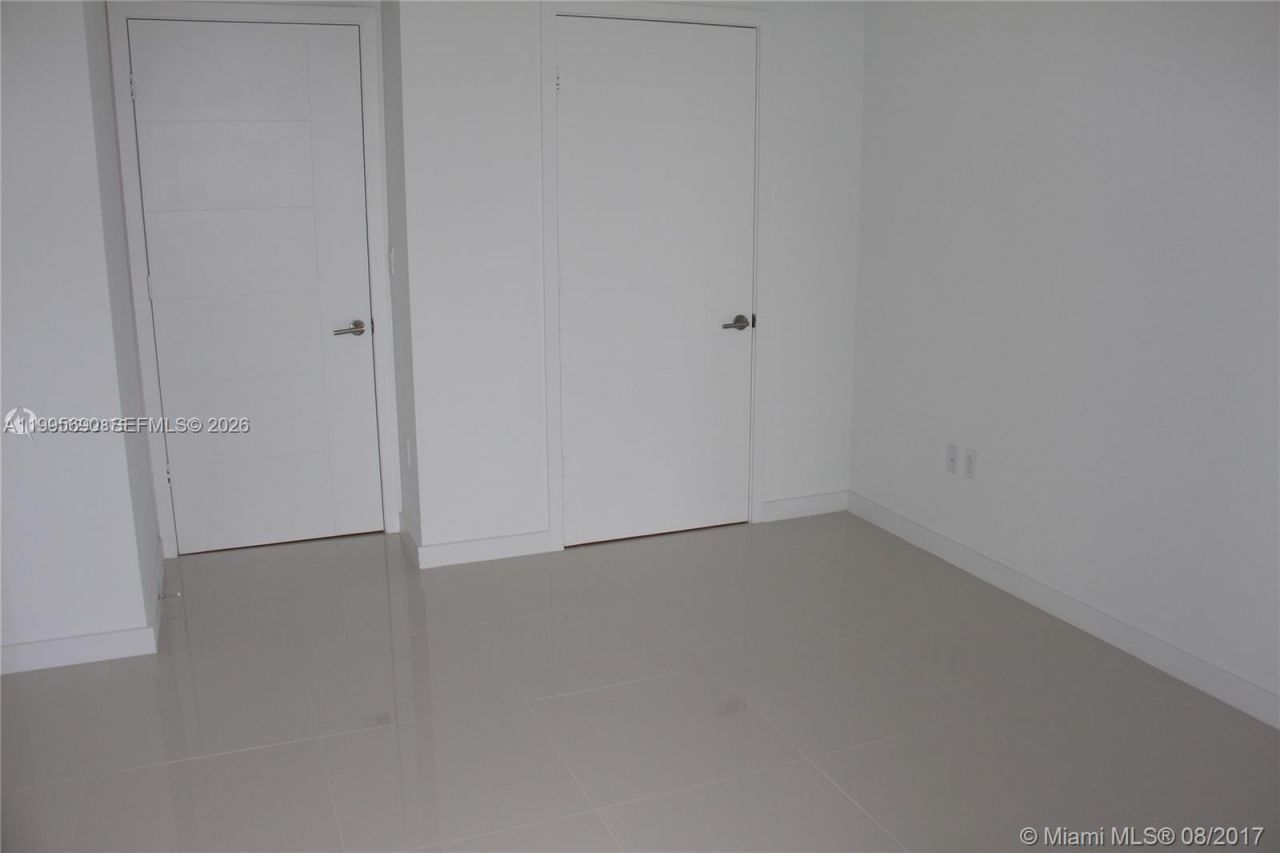 1010 SW 2nd Ave, Unit 810, Miami, FL 33130 Photo