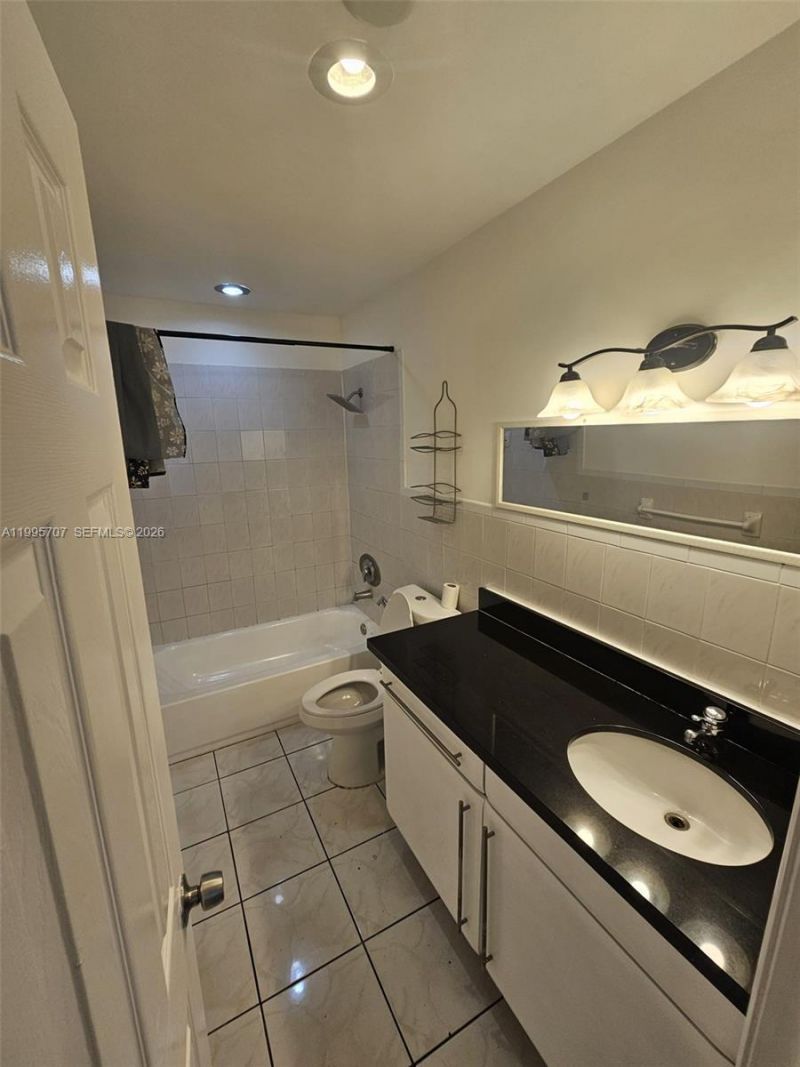 6055 W 19th Ave, Unit 209, Hialeah, FL 33012 Photo