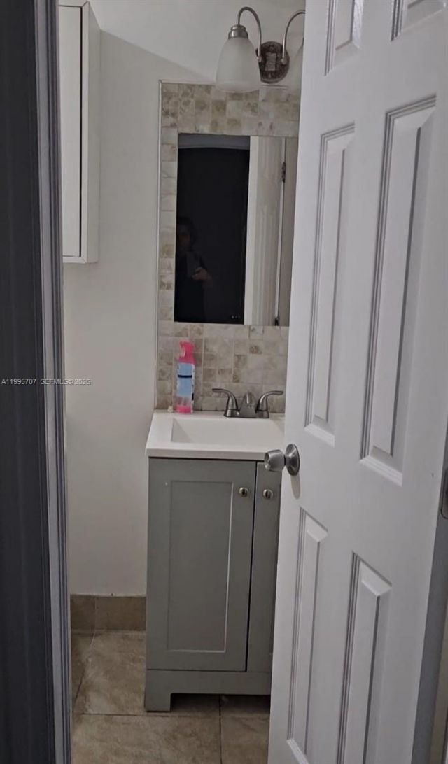 6055 W 19th Ave, Unit 209, Hialeah, FL 33012 Photo