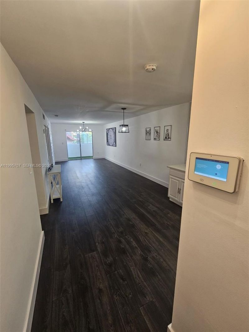 6055 W 19th Ave, Unit 209, Hialeah, FL 33012 Photo
