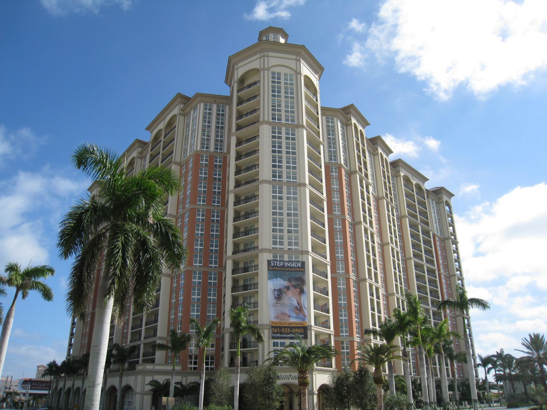 550 Okeechobee Boulevard, Unit 421, West Palm Beach, FL 33401 Main Photo