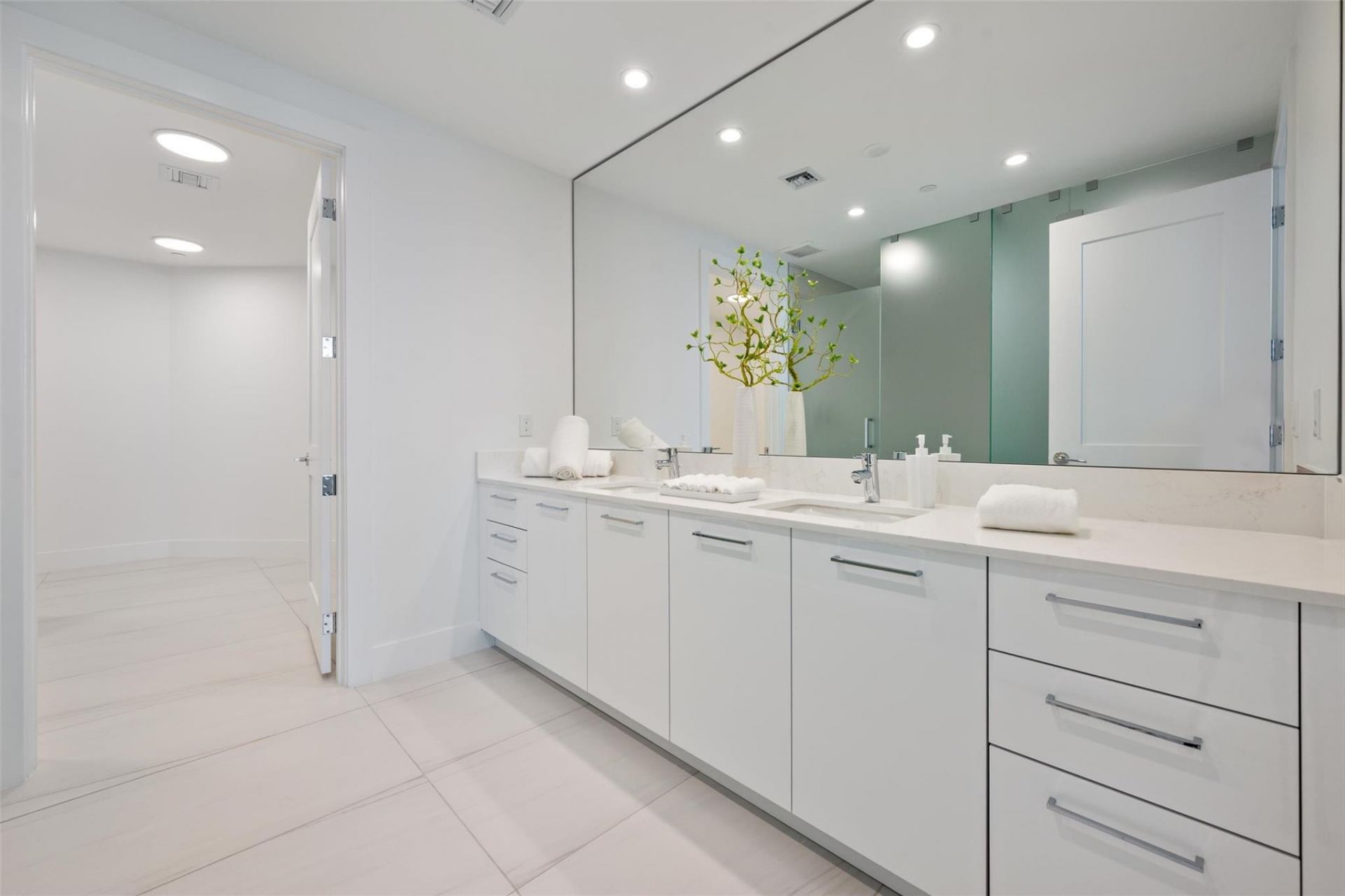 153 N Seabreeze Boulevard, Unit 1105s, Fort Lauderdale, FL 33304 Photo