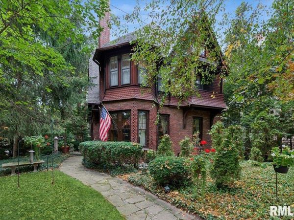 738 N BROAD Street, Galesburg, IL 61401