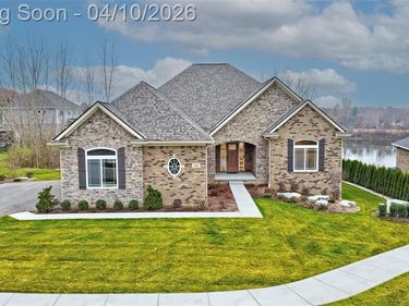 690 Willow Lake Court, Oxford Twp, MI 48371