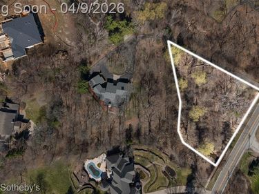 4650 Lahser Road, Bloomfield Hills, MI 48302