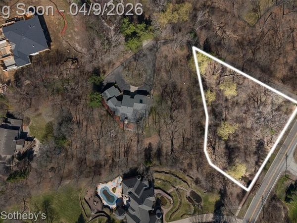 4650 Lahser Road, Bloomfield Hills, MI 48302