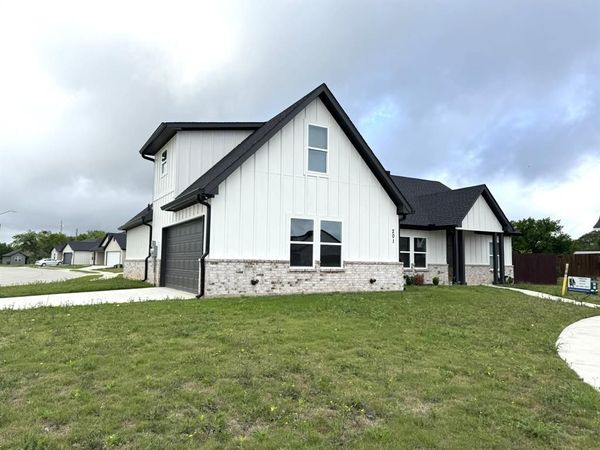 201 Bluff Court, Godley, TX 76044