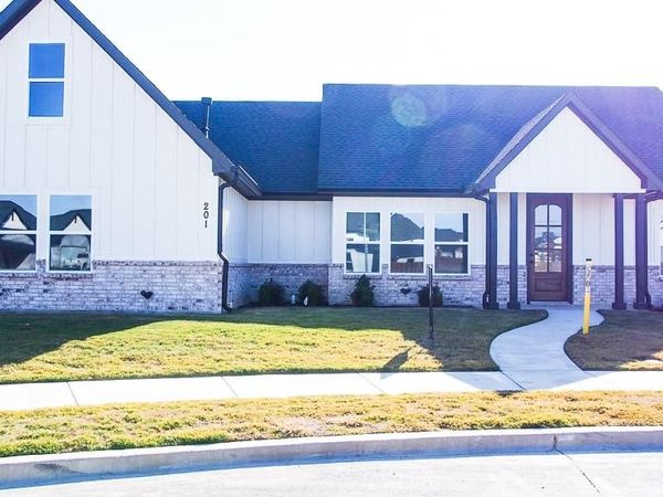 201 Bluff Court , Godley, TX 76044