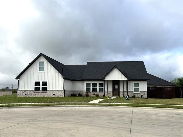 201 Bluff Court, Godley, TX 76044