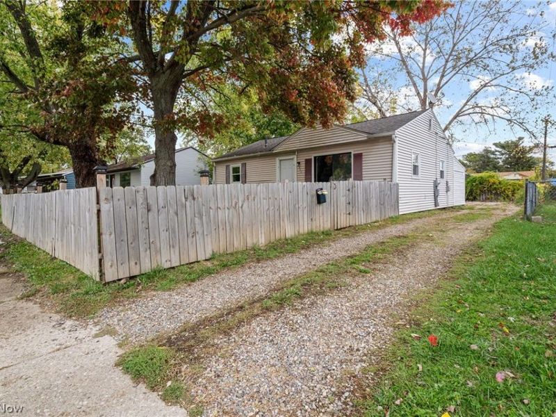 2012 Endrow Avenue NE, Canton, OH 44705 Photo 3