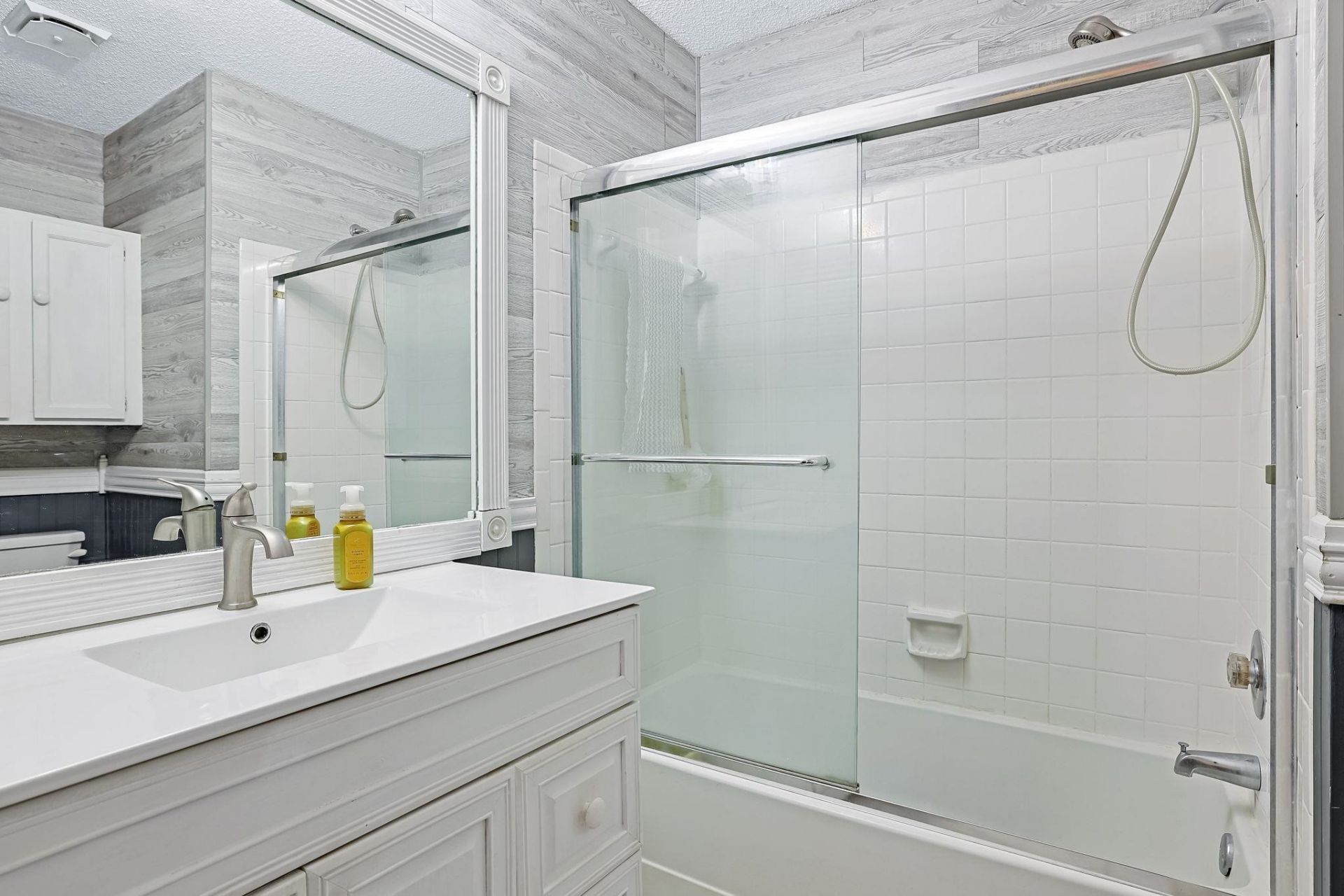 145 Woodlake Dr. Photo 14