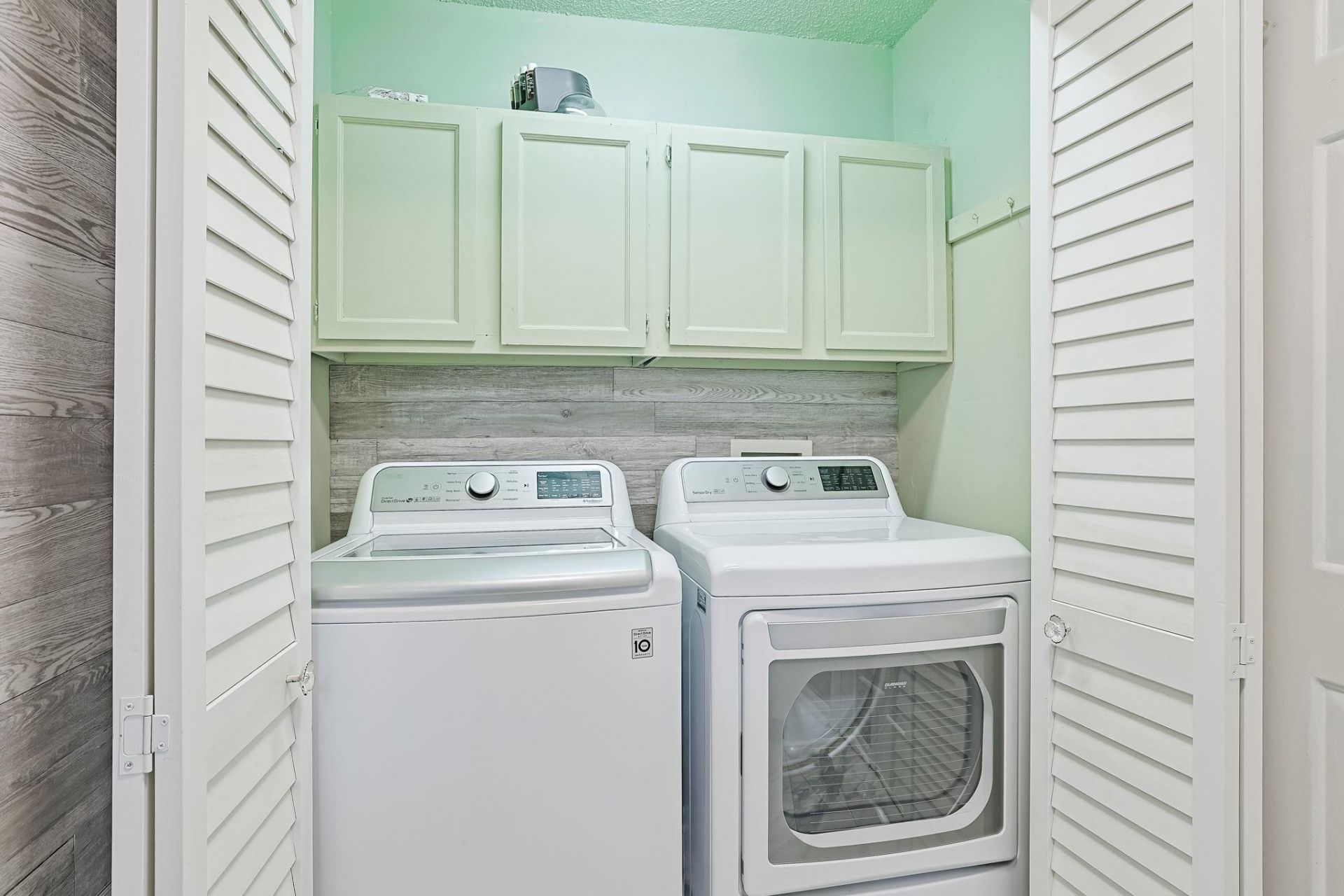 145 Woodlake Dr. Photo 24