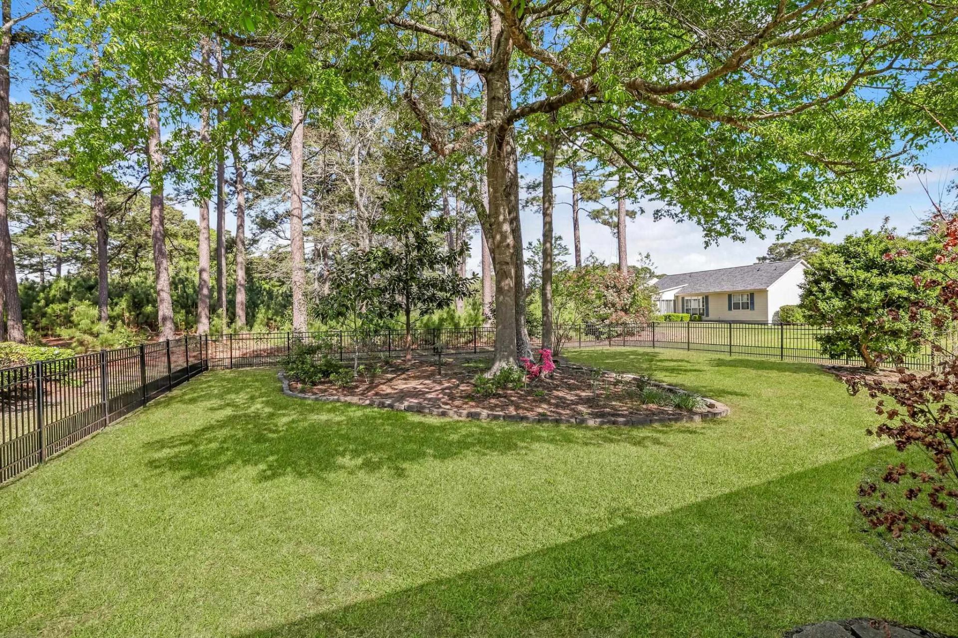 145 Woodlake Dr. Photo 27