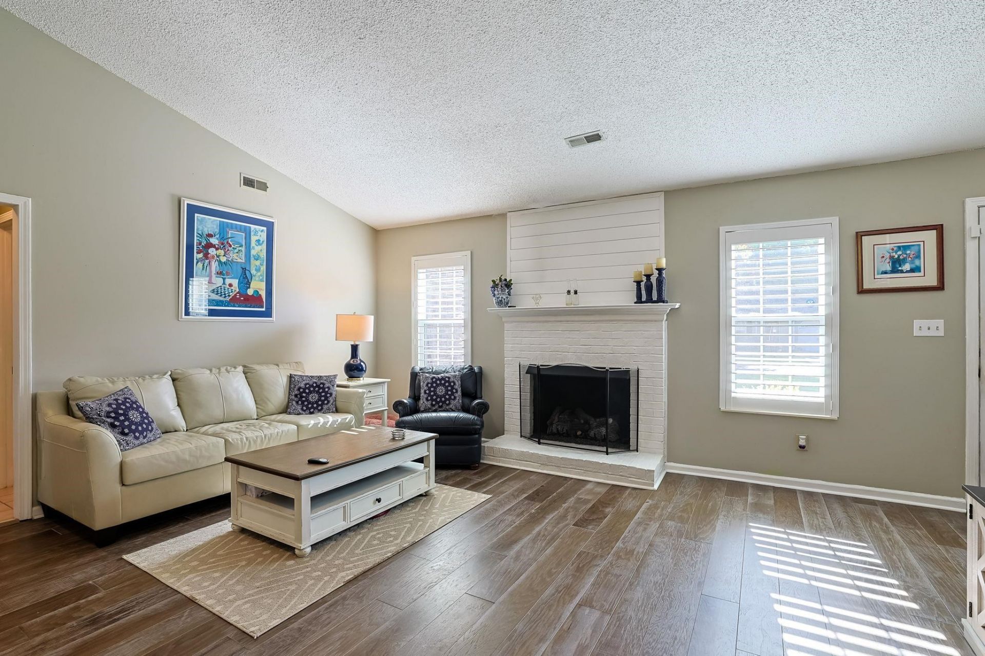 145 Woodlake Dr. Photo 4