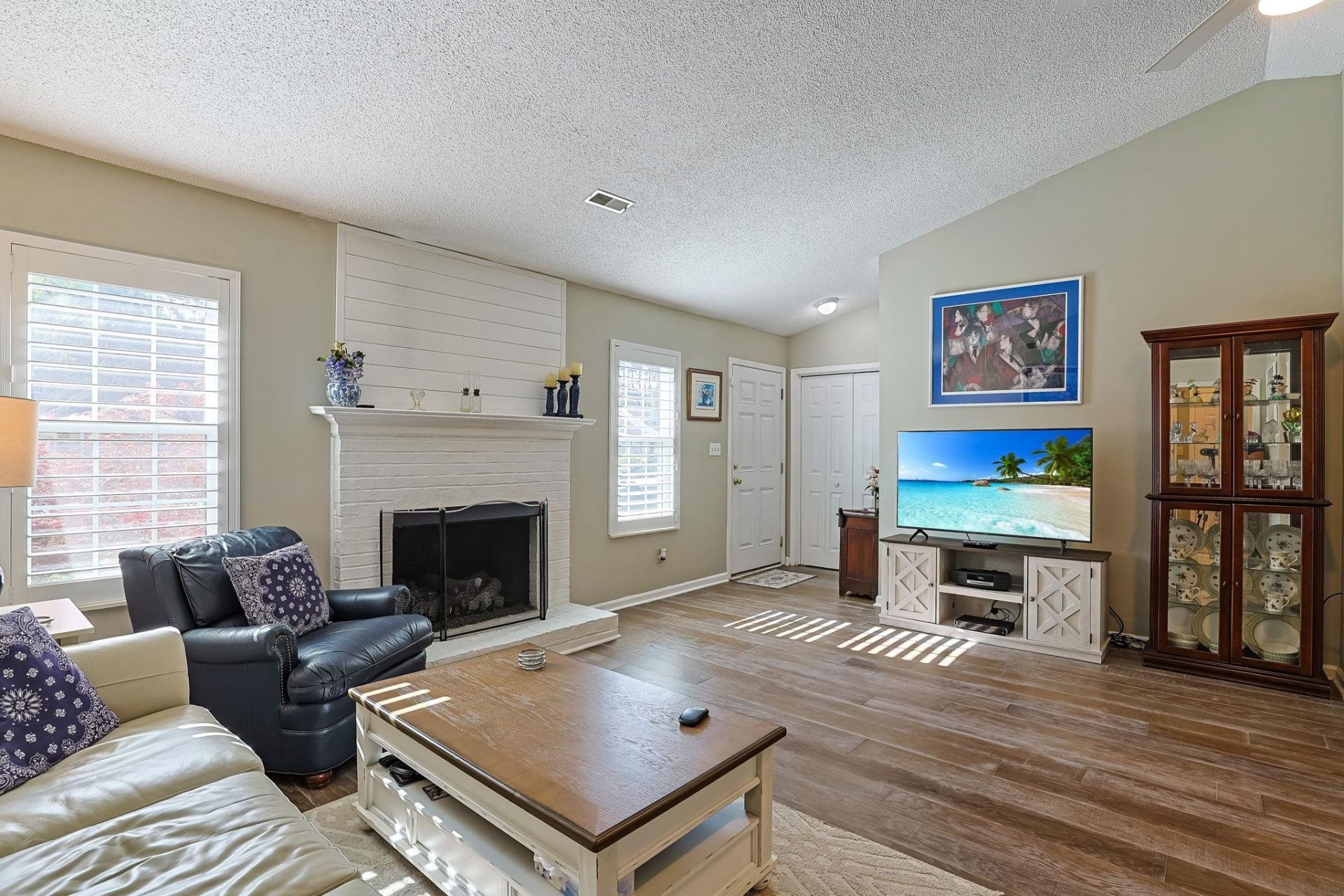 145 Woodlake Dr. Photo 5