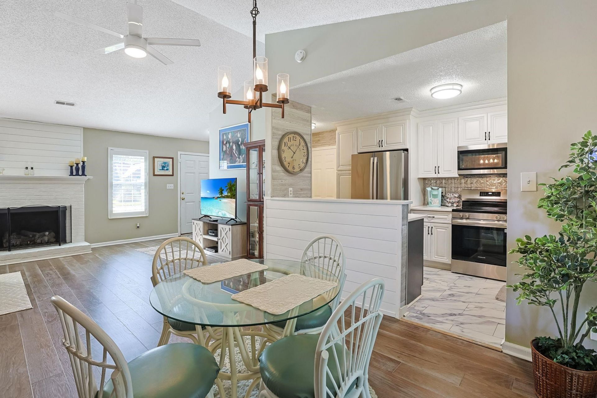 145 Woodlake Dr. Photo 7