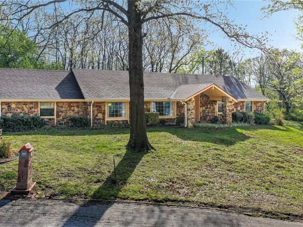 1301 Crestwood Drive, Coffeyville, KS 67337