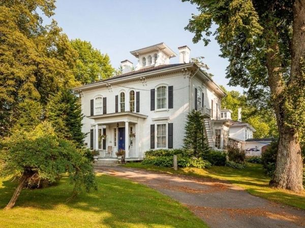 121 E Main Street, Searsport, ME 04974