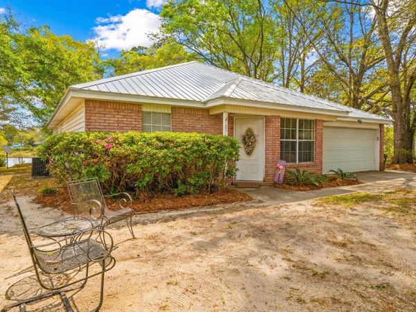 21 Marys Court, DeFuniak Springs, FL 32433