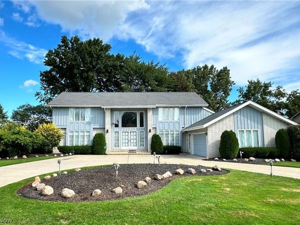 25235 Penshurst Drive , Beachwood, OH 44122