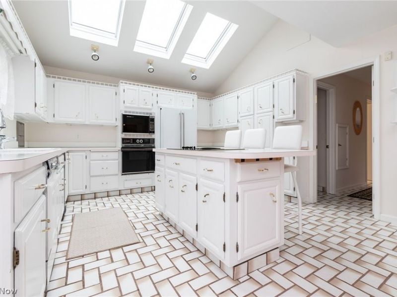 25235 Penshurst Drive , Beachwood, OH 44122 Photo 18