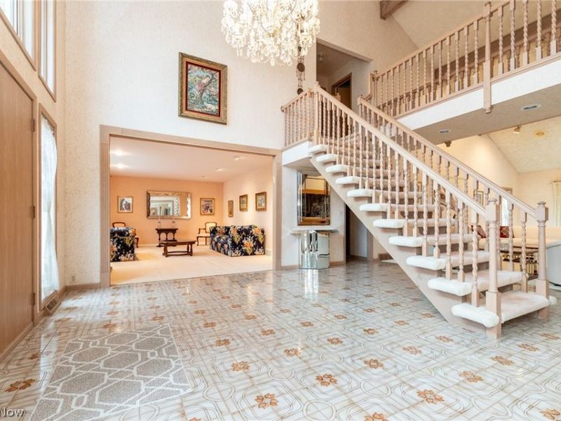 25235 Penshurst Drive , Beachwood, OH 44122 Photo 2