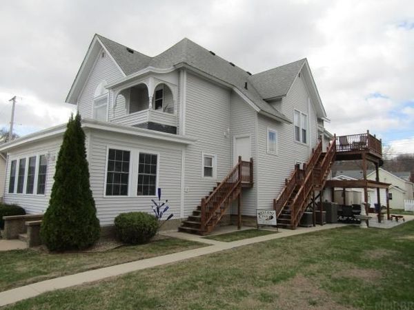 130 S River Park Drive , Guttenberg, IA 52052