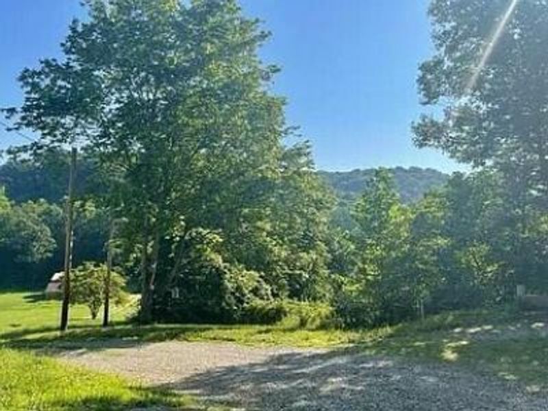 38581 Maysville Greendale Road, Logan, OH 43138 Photo 14