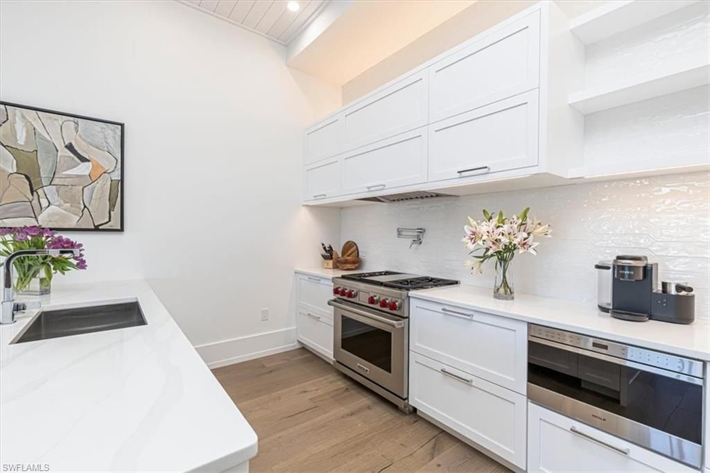 201 8th St S, Unit #104, Naples, FL 34102 Photo