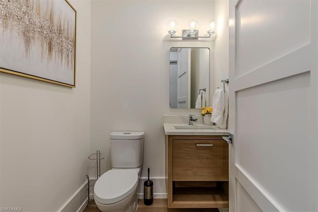 201 8th St S, Unit #104, Naples, FL 34102 Photo