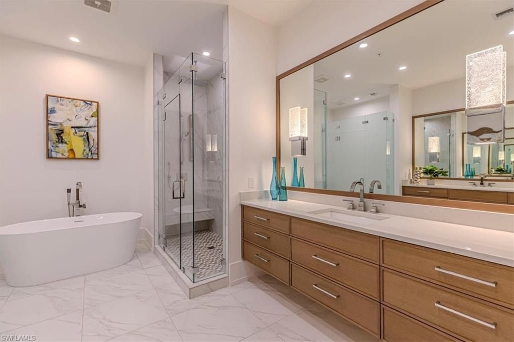 201 8th St S, Unit #104, Naples, FL 34102 Photo