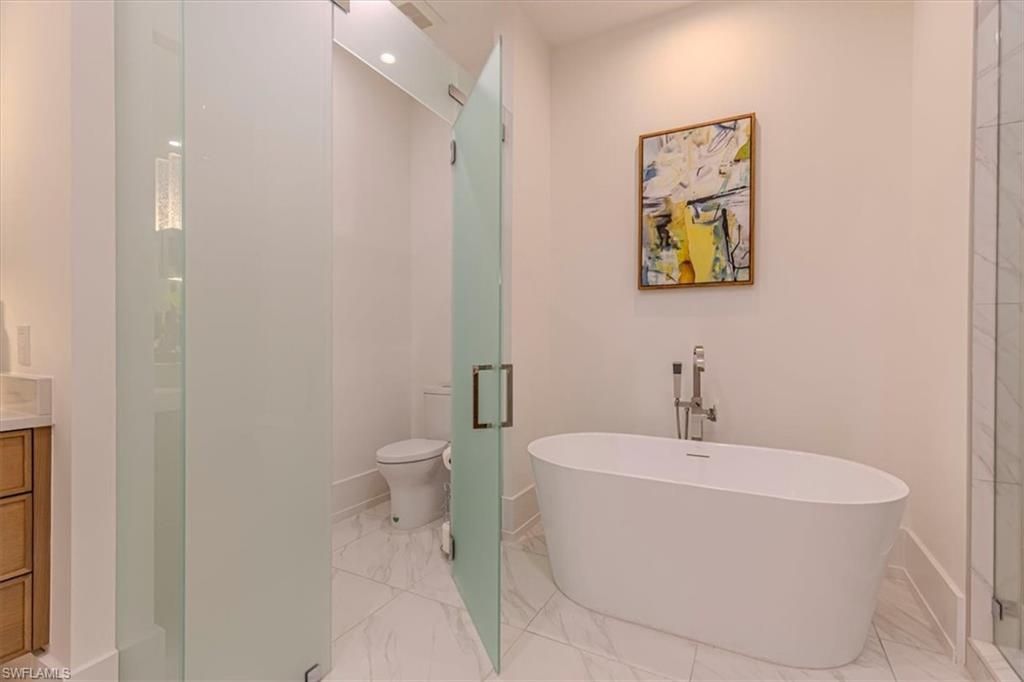 201 8th St S, Unit #104, Naples, FL 34102 Photo