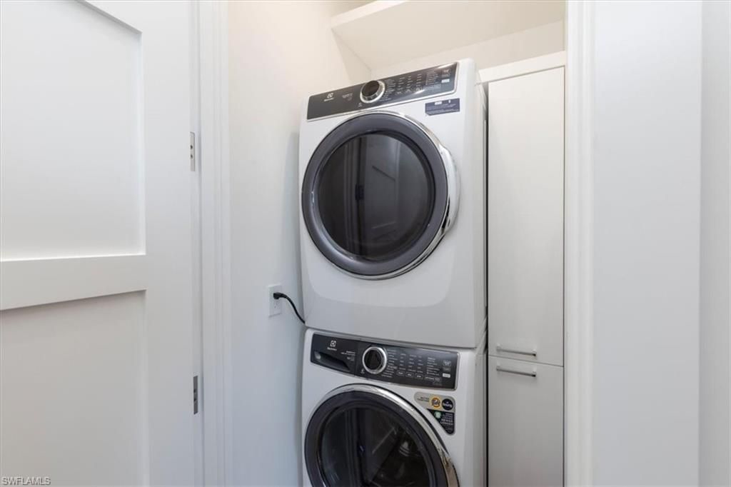 201 8th St S, Unit #104, Naples, FL 34102 Photo