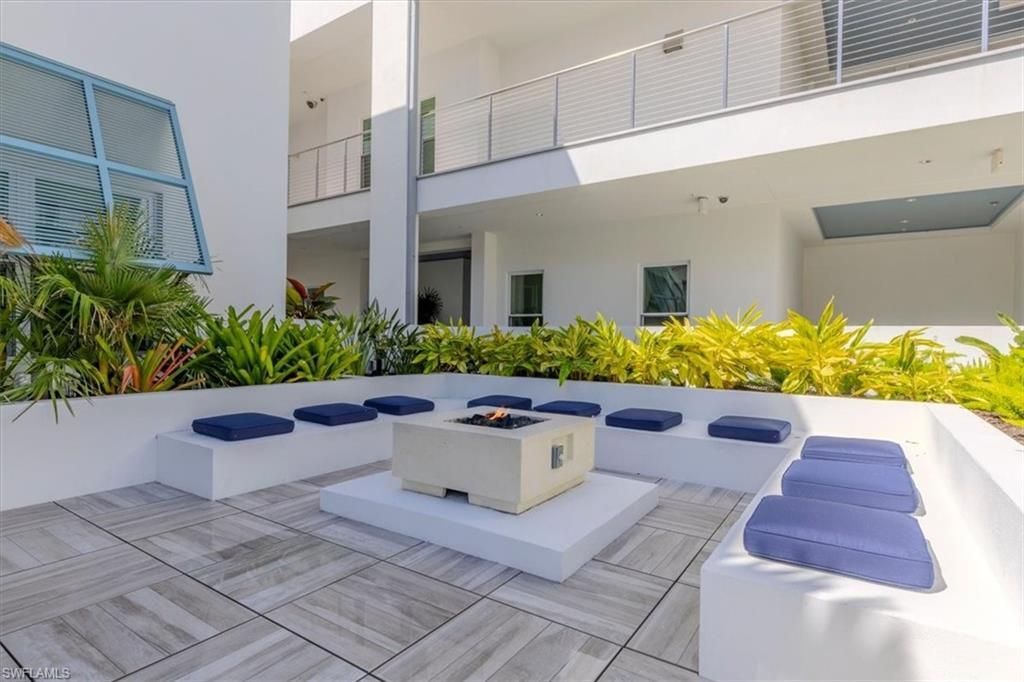 201 8th St S, Unit #104, Naples, FL 34102 Photo