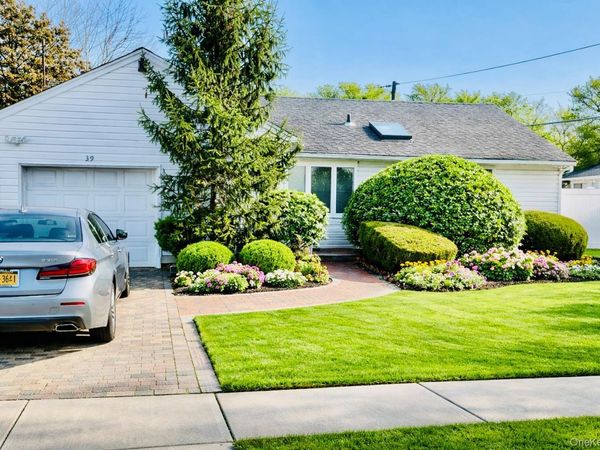 39 Laurel Hill Road, Valley Stream, NY 11581